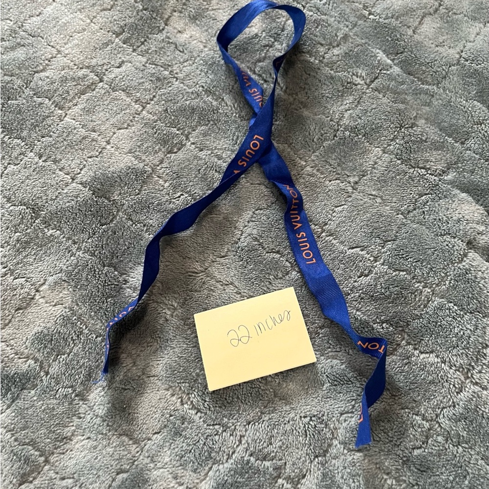 Louis Vuitton Blue‎ Ribbon - Picture 2 of 2